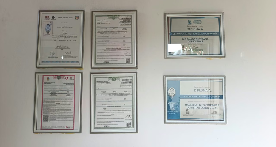 Diplomas y certificaciones